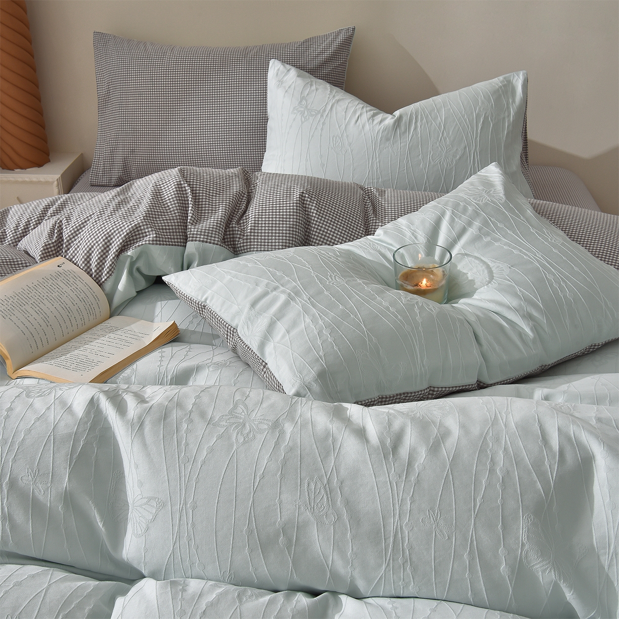 91家纺网 家纺一手货源 找家纺 炫拼家纺 2026新款A类60支水洗棉立体浮雕提花全棉四件套-幻蝶系列 幻蝶-奶绿