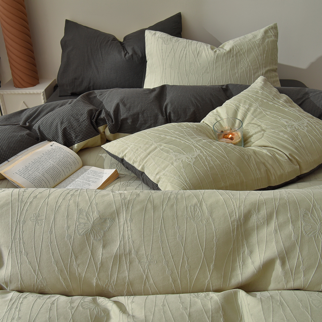 91家纺网 家纺一手货源 找家纺 炫拼家纺 2026新款A类60支水洗棉立体浮雕提花全棉四件套-幻蝶系列 幻蝶-绿光森林