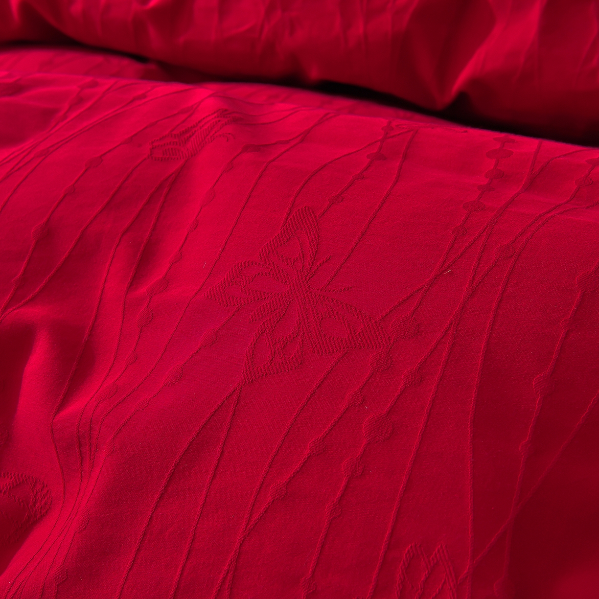 91家纺网 家纺一手货源 找家纺 炫拼家纺 2026新款A类60支水洗棉立体浮雕提花全棉四件套-幻蝶系列 幻蝶-中国红