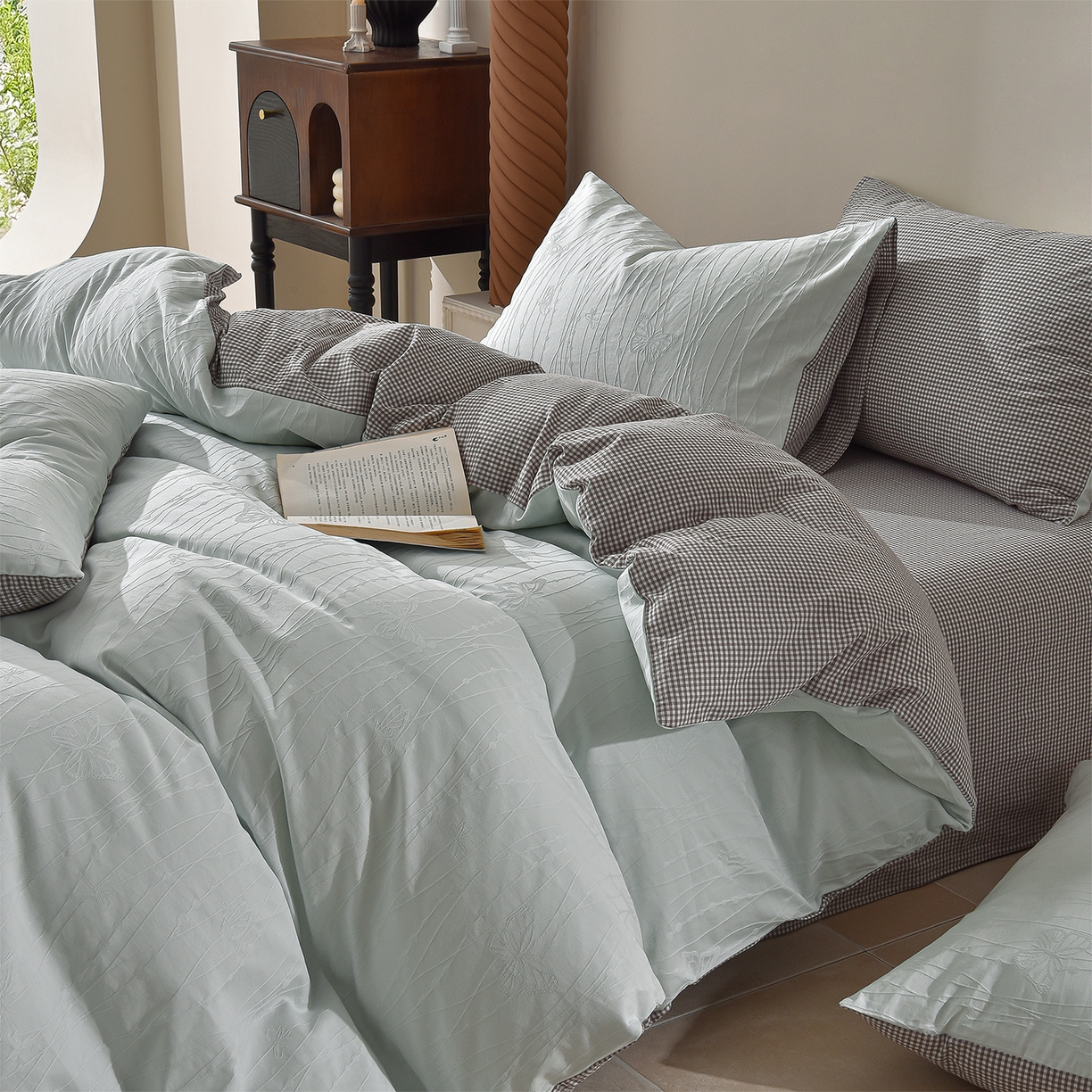 91家纺网 家纺一手货源 找家纺 炫拼家纺 2026新款A类60支水洗棉立体浮雕提花全棉四件套-幻蝶系列 幻蝶-奶绿