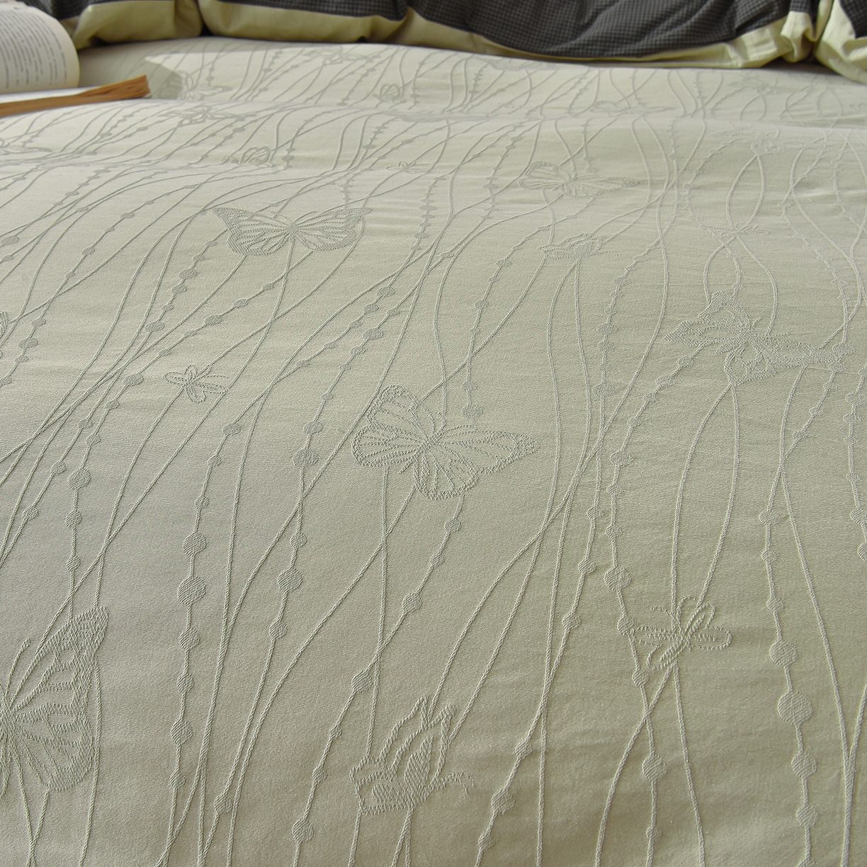 91家纺网 家纺一手货源 找家纺 炫拼家纺 2026新款A类60支水洗棉立体浮雕提花全棉四件套-幻蝶系列 幻蝶-绿光森林