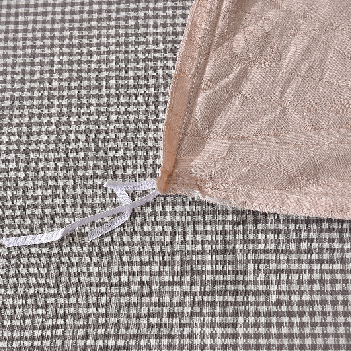 91家纺网 家纺一手货源 找家纺 炫拼家纺 2026新款A类60支水洗棉立体浮雕提花全棉四件套-幻蝶系列 幻蝶-浪漫粉