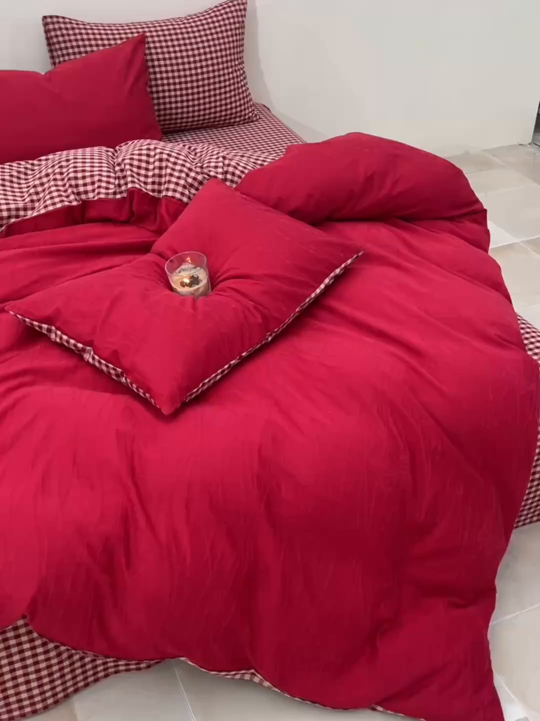 91家纺网 家纺一手货源 找家纺 炫拼家纺 2026新款A类60支水洗棉立体浮雕提花全棉四件套-幻蝶系列 幻蝶-中国红