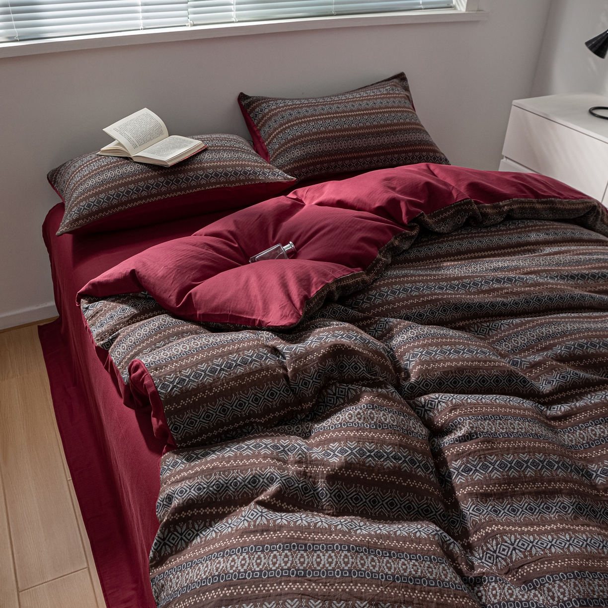 91家纺网 家纺一手货源 找家纺 （总）双层纱家居 2025新款复古情书AB版拉链款全棉纯棉色织提花四件套