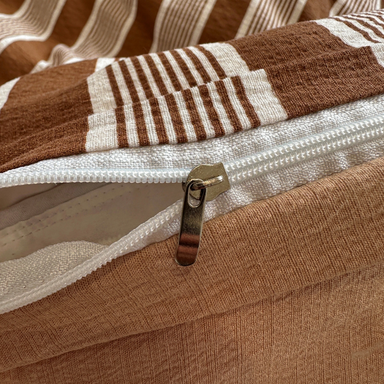 91家纺网 家纺一手货源 找家纺 （总）花伞家居 2026新款老钱学院风毛巾绣双层纱加厚四件套