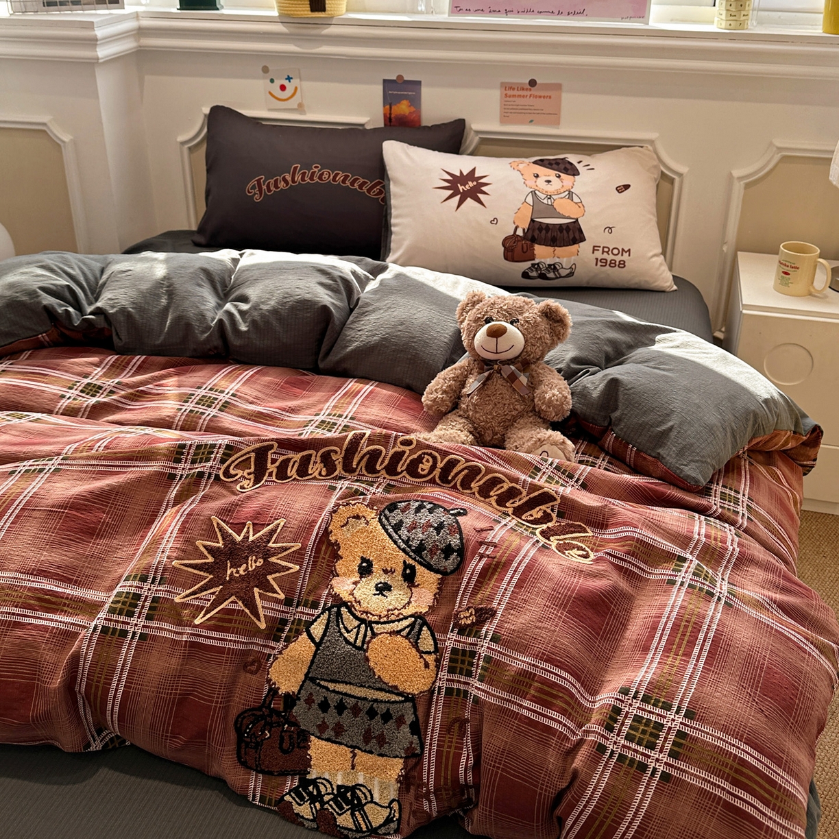 91家纺网 家纺一手货源 找家纺 花伞家居 2026新款老钱学院风毛巾绣双层纱加厚四件套 苏格兰红格-露丝