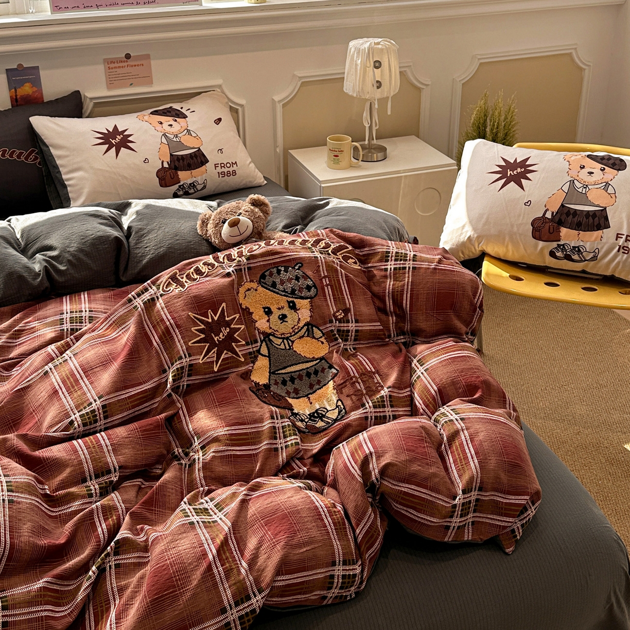 91家纺网 家纺一手货源 找家纺 花伞家居 2026新款老钱学院风毛巾绣双层纱加厚四件套 苏格兰红格-露丝