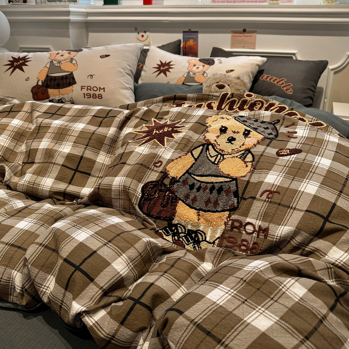 91家纺网 家纺一手货源 找家纺 花伞家居 2026新款老钱学院风毛巾绣双层纱加厚四件套 中古森系-露丝