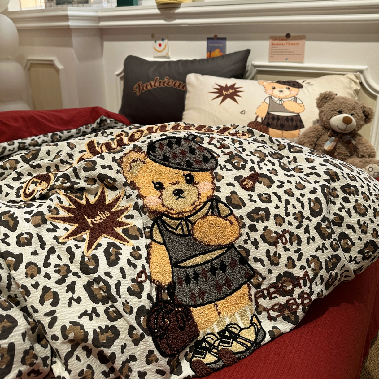 91家纺网 家纺一手货源 找家纺 花伞家居 2026新款老钱学院风毛巾绣双层纱加厚四件套 卡其豹纹-露丝