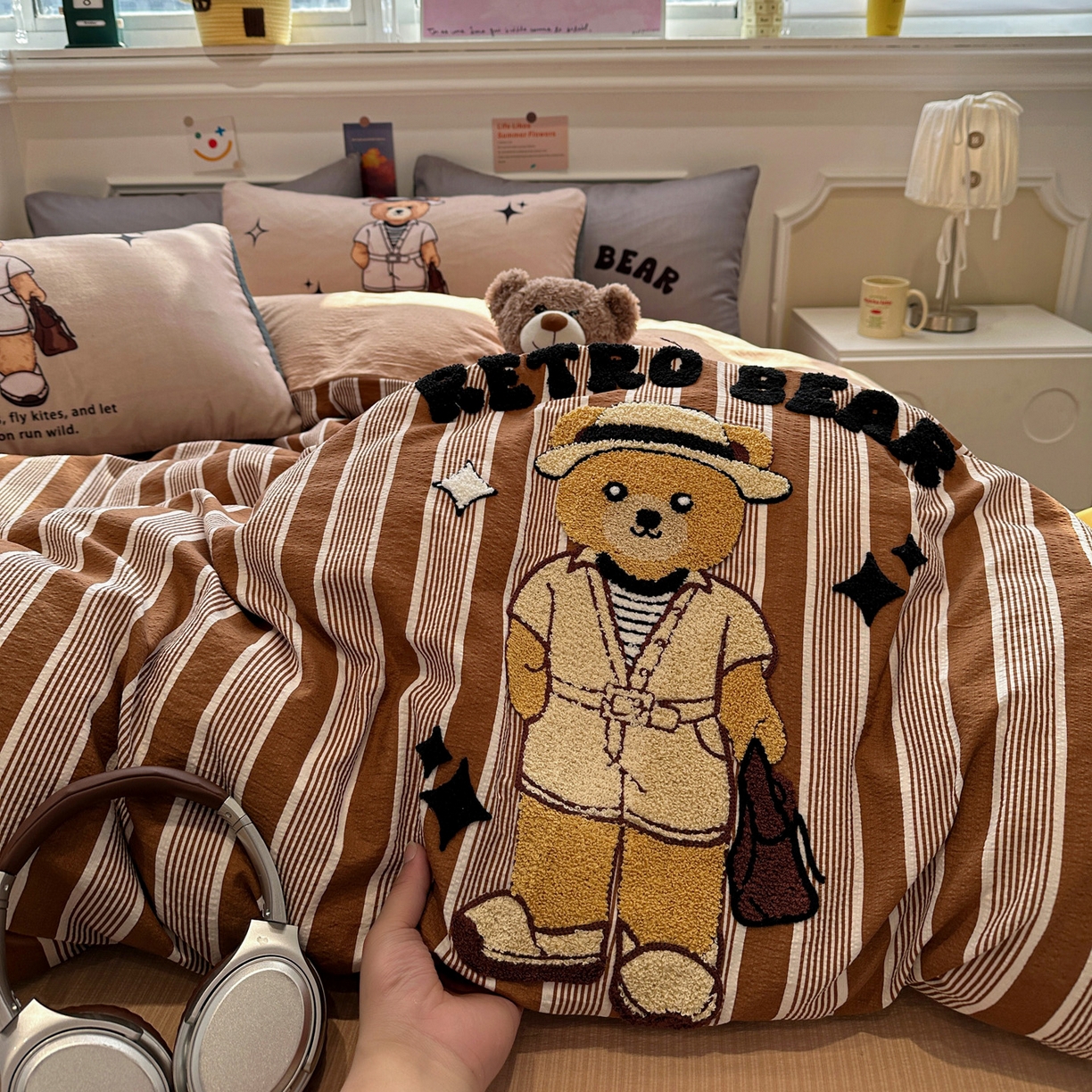 91家纺网 家纺一手货源 找家纺 花伞家居 2026新款老钱学院风毛巾绣双层纱加厚四件套 复古棕竖条-瑞特