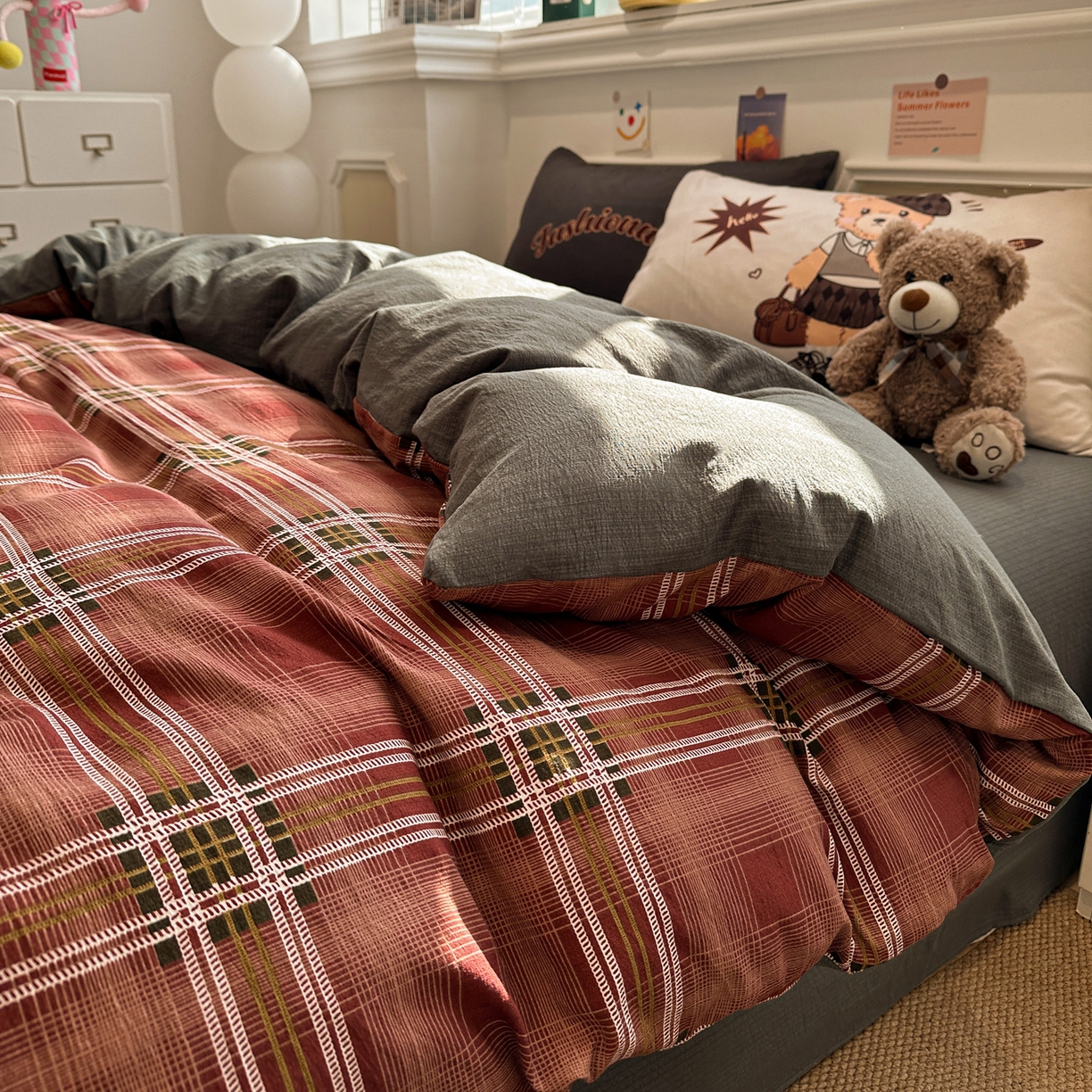 91家纺网 家纺一手货源 找家纺 花伞家居 2026新款老钱学院风毛巾绣双层纱加厚四件套 苏格兰红格-露丝