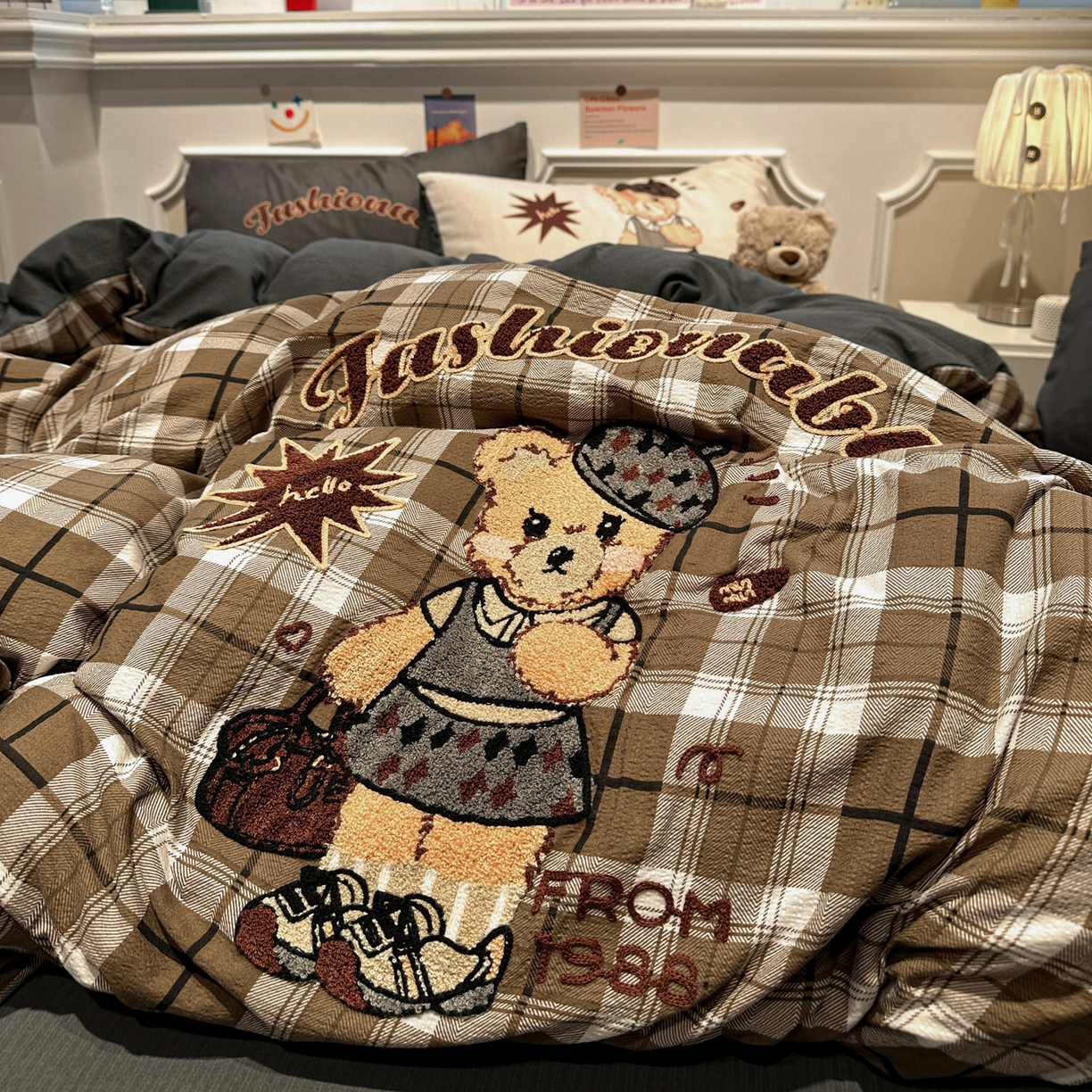 91家纺网 家纺一手货源 找家纺 花伞家居 2026新款老钱学院风毛巾绣双层纱加厚四件套 中古森系-露丝