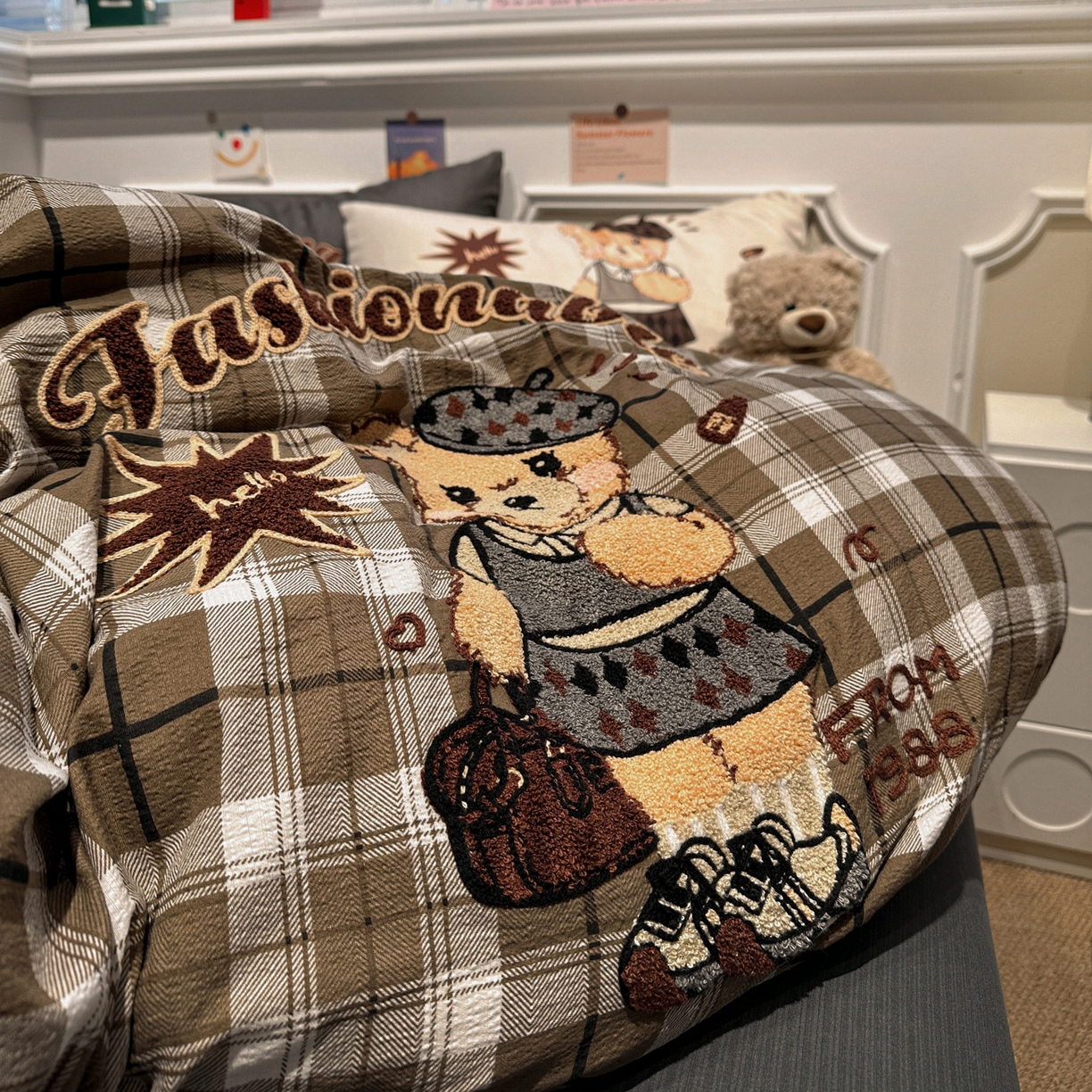 91家纺网 家纺一手货源 找家纺 花伞家居 2026新款老钱学院风毛巾绣双层纱加厚四件套 中古森系-露丝