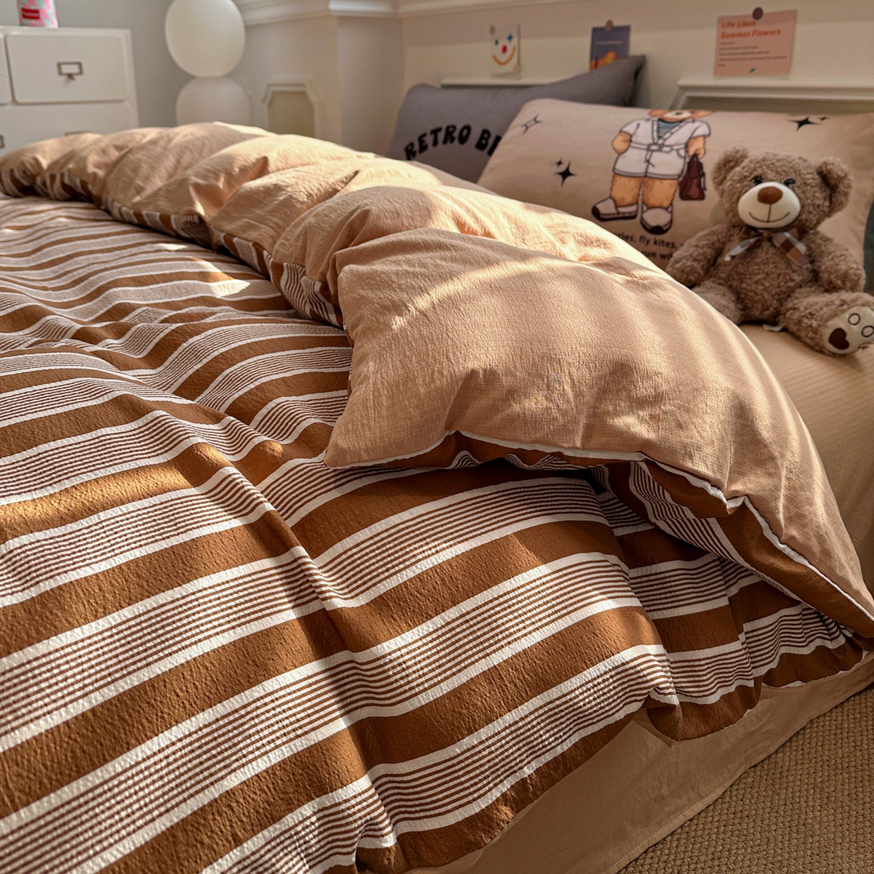 91家纺网 家纺一手货源 找家纺 花伞家居 2026新款老钱学院风毛巾绣双层纱加厚四件套 复古棕竖条-瑞特