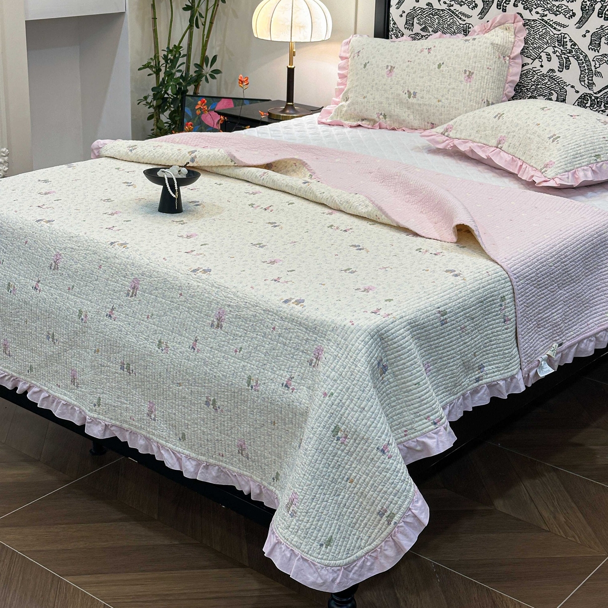 91家纺网 家纺一手货源 找家纺 （总）床盖工厂店 2026新款小花边双面全棉填充棉花床盖三件套