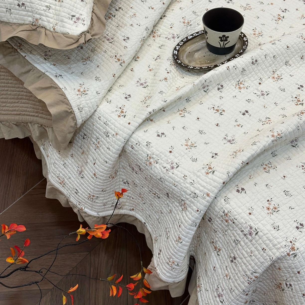 91家纺网 家纺一手货源 找家纺 床盖工厂店 2026新款小花边双面全棉填充棉花床盖三件套 风雅小筑（咖）