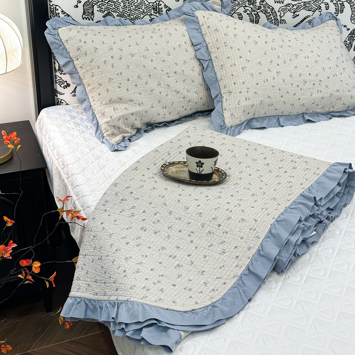 91家纺网 家纺一手货源 找家纺 床盖工厂店 2026新款小花边双面全棉填充棉花床盖三件套 虹光兰花（兰）