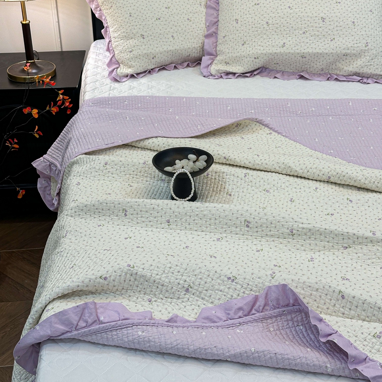 91家纺网 家纺一手货源 找家纺 床盖工厂店 2026新款小花边双面全棉填充棉花床盖三件套 花下诗页