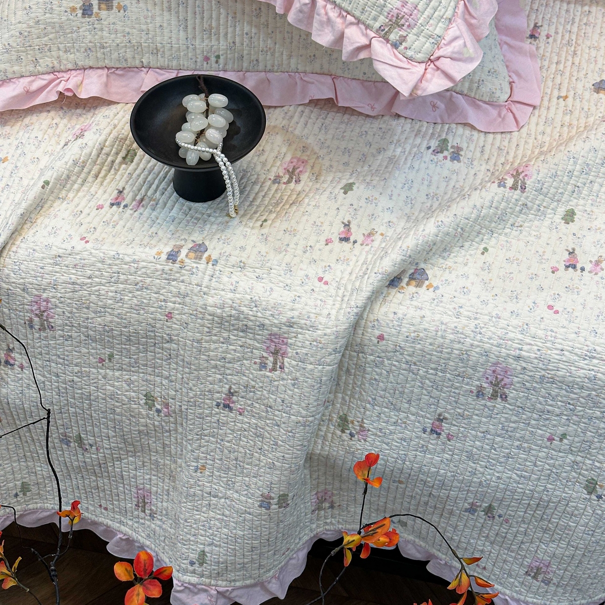 91家纺网 家纺一手货源 找家纺 床盖工厂店 2026新款小花边双面全棉填充棉花床盖三件套 花园梦梦