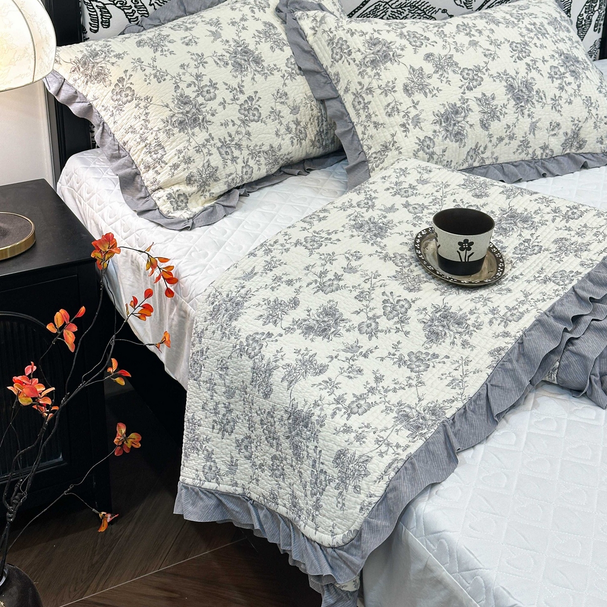 91家纺网 家纺一手货源 找家纺 床盖工厂店 2026新款小花边双面全棉填充棉花床盖三件套 洛莉