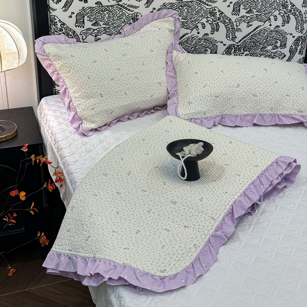 91家纺网 家纺一手货源 找家纺 床盖工厂店 2026新款小花边双面全棉填充棉花床盖三件套 花下诗页