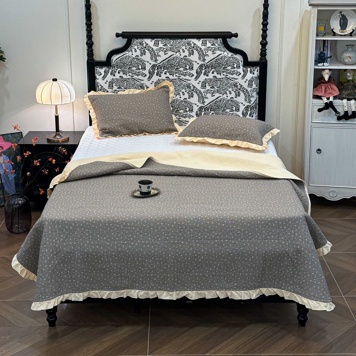 91家纺网 家纺一手货源 找家纺 床盖工厂店 2026新款小花边双面全棉填充棉花床盖三件套 简花影（咖）