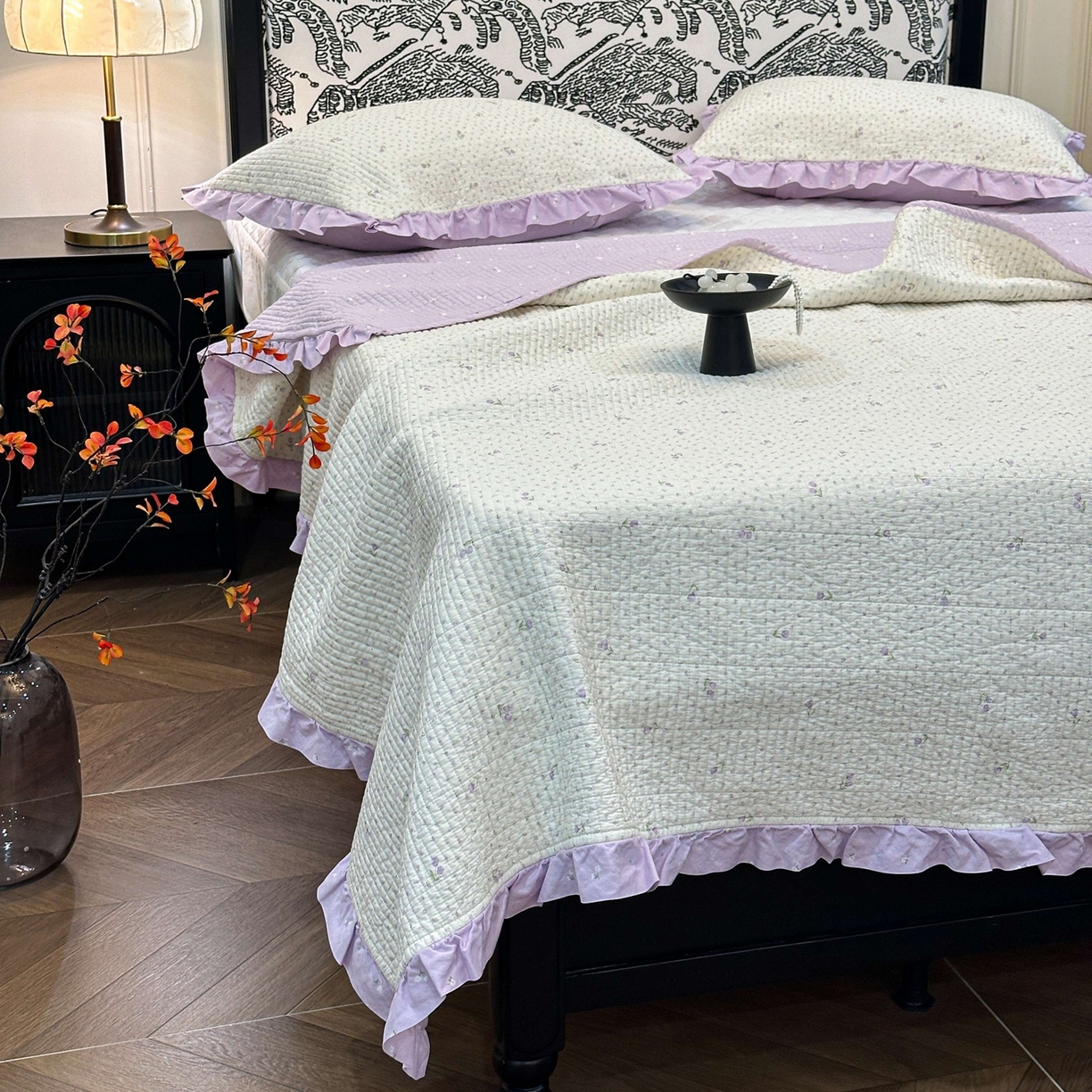 91家纺网 家纺一手货源 找家纺 床盖工厂店 2026新款小花边双面全棉填充棉花床盖三件套 花下诗页