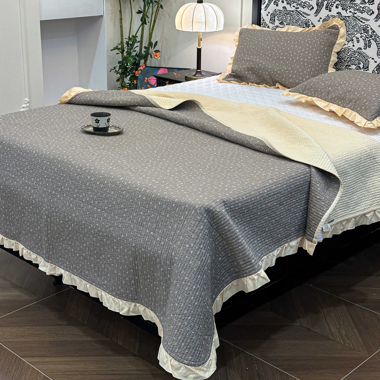 床盖工厂店 2026新款小花边双面全棉填充棉花床盖三件套 简花影（咖）