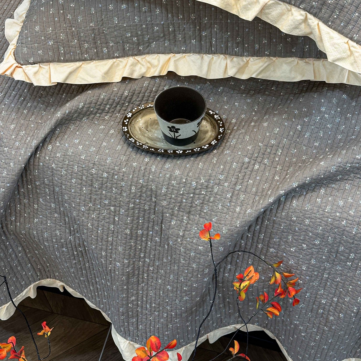 91家纺网 家纺一手货源 找家纺 床盖工厂店 2026新款小花边双面全棉填充棉花床盖三件套 简花影（咖）