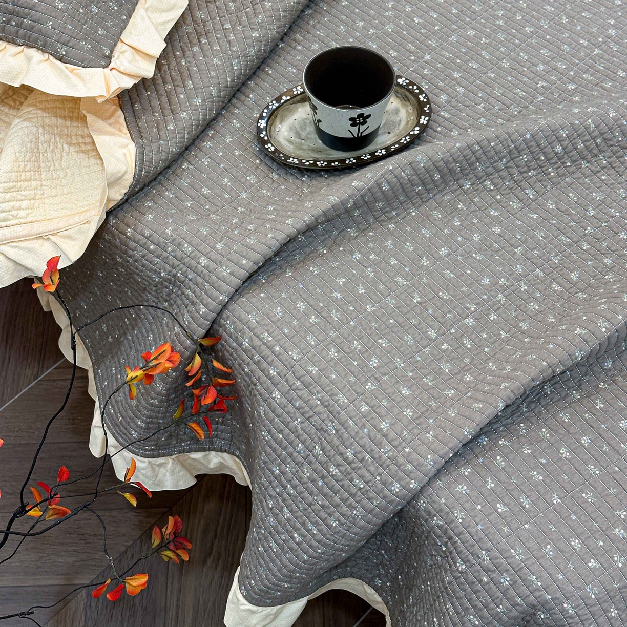 91家纺网 家纺一手货源 找家纺 床盖工厂店 2026新款小花边双面全棉填充棉花床盖三件套 简花影（咖）