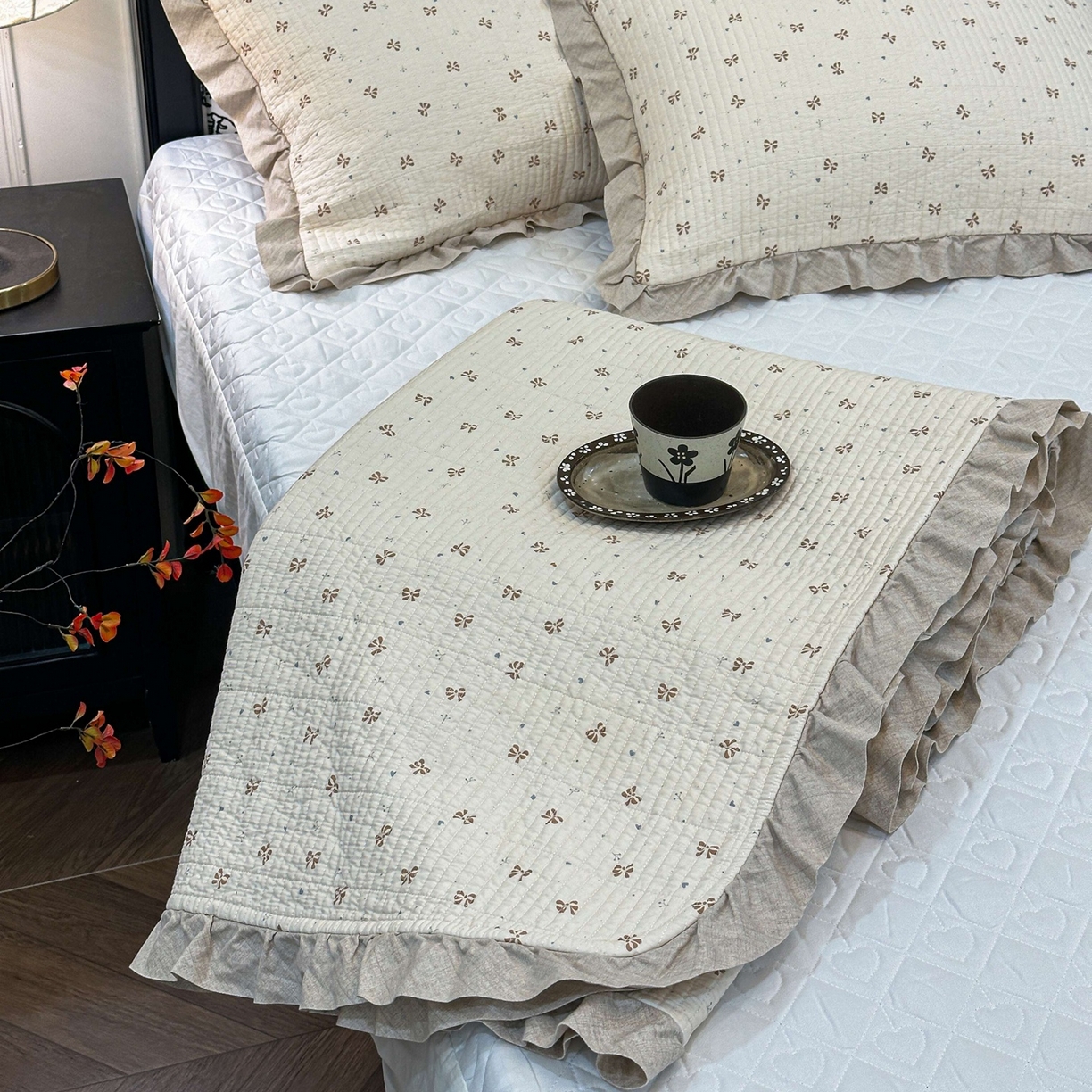 91家纺网 家纺一手货源 找家纺 床盖工厂店 2026新款小花边双面全棉填充棉花床盖三件套 曼城蝴蝶