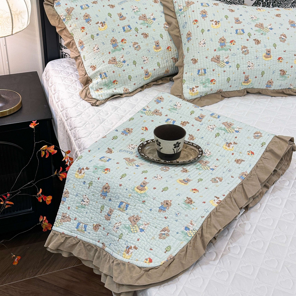 91家纺网 家纺一手货源 找家纺 床盖工厂店 2026新款小花边双面全棉填充棉花床盖三件套 柯基小镇