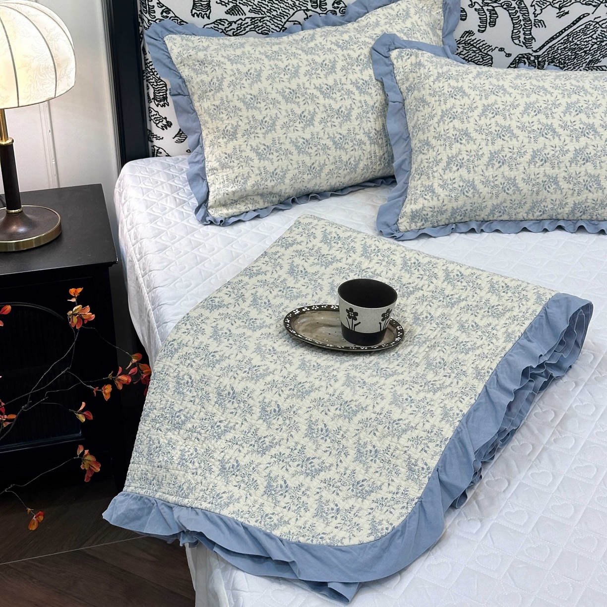 91家纺网 家纺一手货源 找家纺 床盖工厂店 2026新款小花边双面全棉填充棉花床盖三件套 瑞莎（蓝）