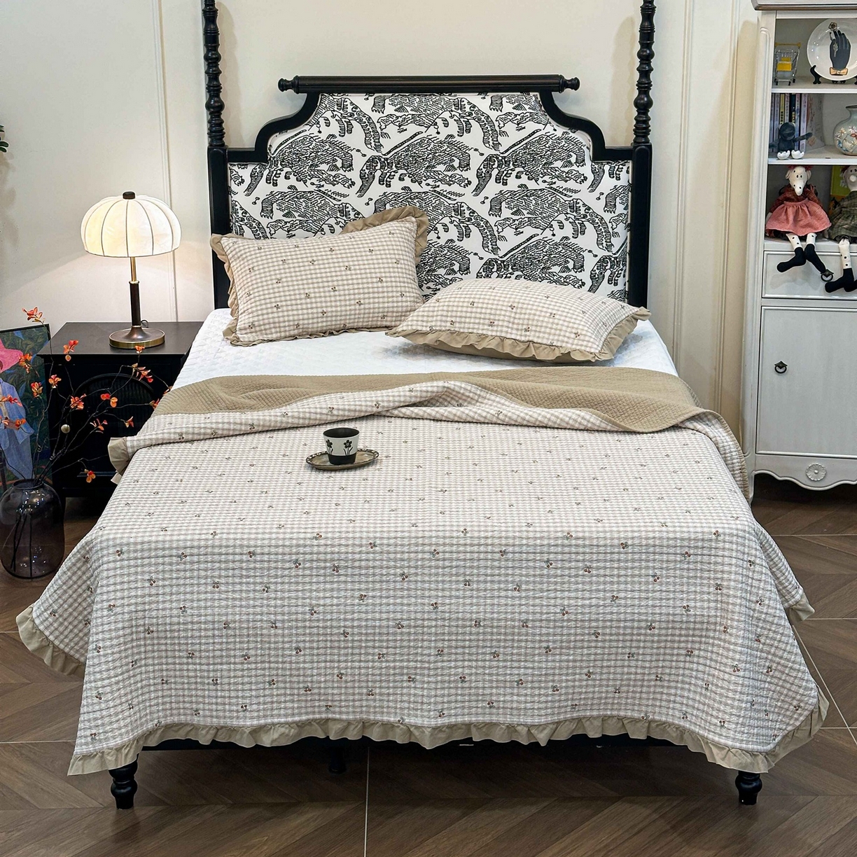 91家纺网 家纺一手货源 找家纺 床盖工厂店 2026新款小花边双面全棉填充棉花床盖三件套 纽约樱桃（咖）