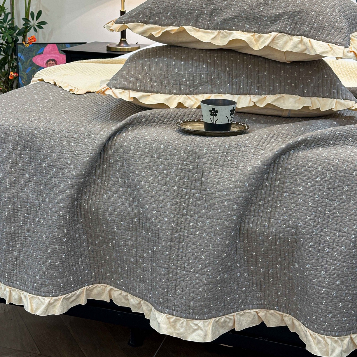 91家纺网 家纺一手货源 找家纺 床盖工厂店 2026新款小花边双面全棉填充棉花床盖三件套 简花影（咖）