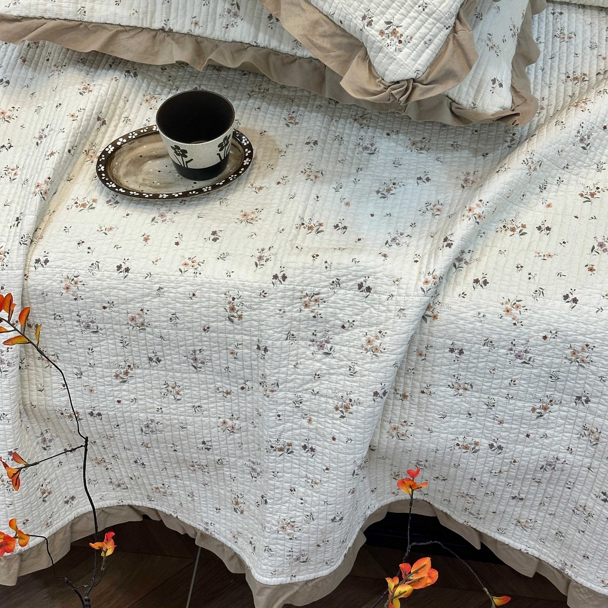 91家纺网 家纺一手货源 找家纺 床盖工厂店 2026新款小花边双面全棉填充棉花床盖三件套 风雅小筑（咖）