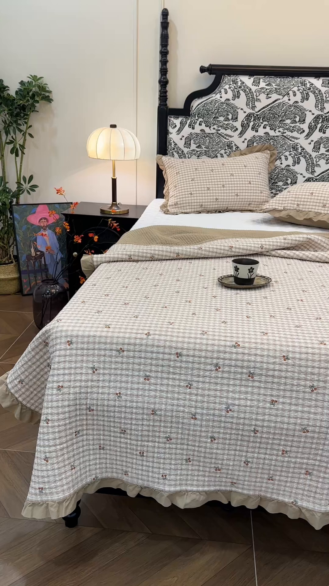 91家纺网 家纺一手货源 找家纺 床盖工厂店 2026新款小花边双面全棉填充棉花床盖三件套 纽约樱桃（咖）