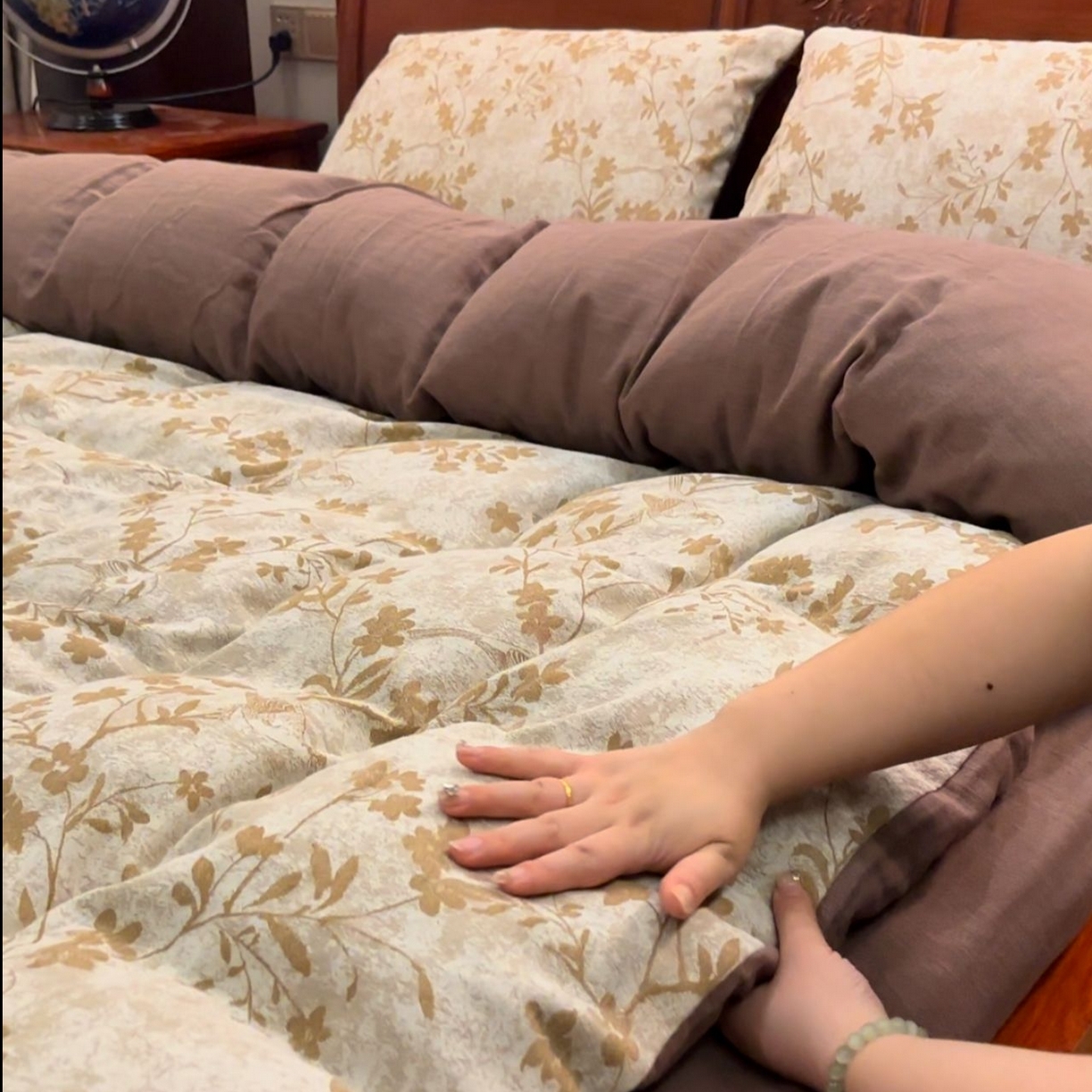 91家纺网 家纺一手货源 找家纺 双层纱家居 2025新款AB版A版棉麻B版全棉纯棉色织提花双层纱四件套20%麻-花季 花季-彩纱金