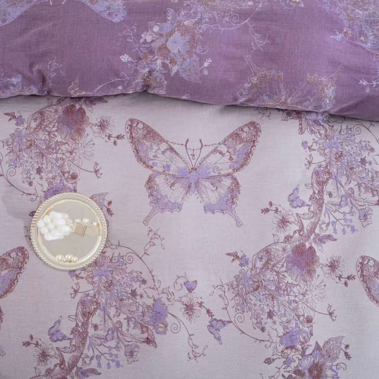 91家纺网 家纺一手货源 找家纺 双层纱家居 2025新款全棉纯棉色织提花纽扣款四件套-蝶舞 蝶舞-灰