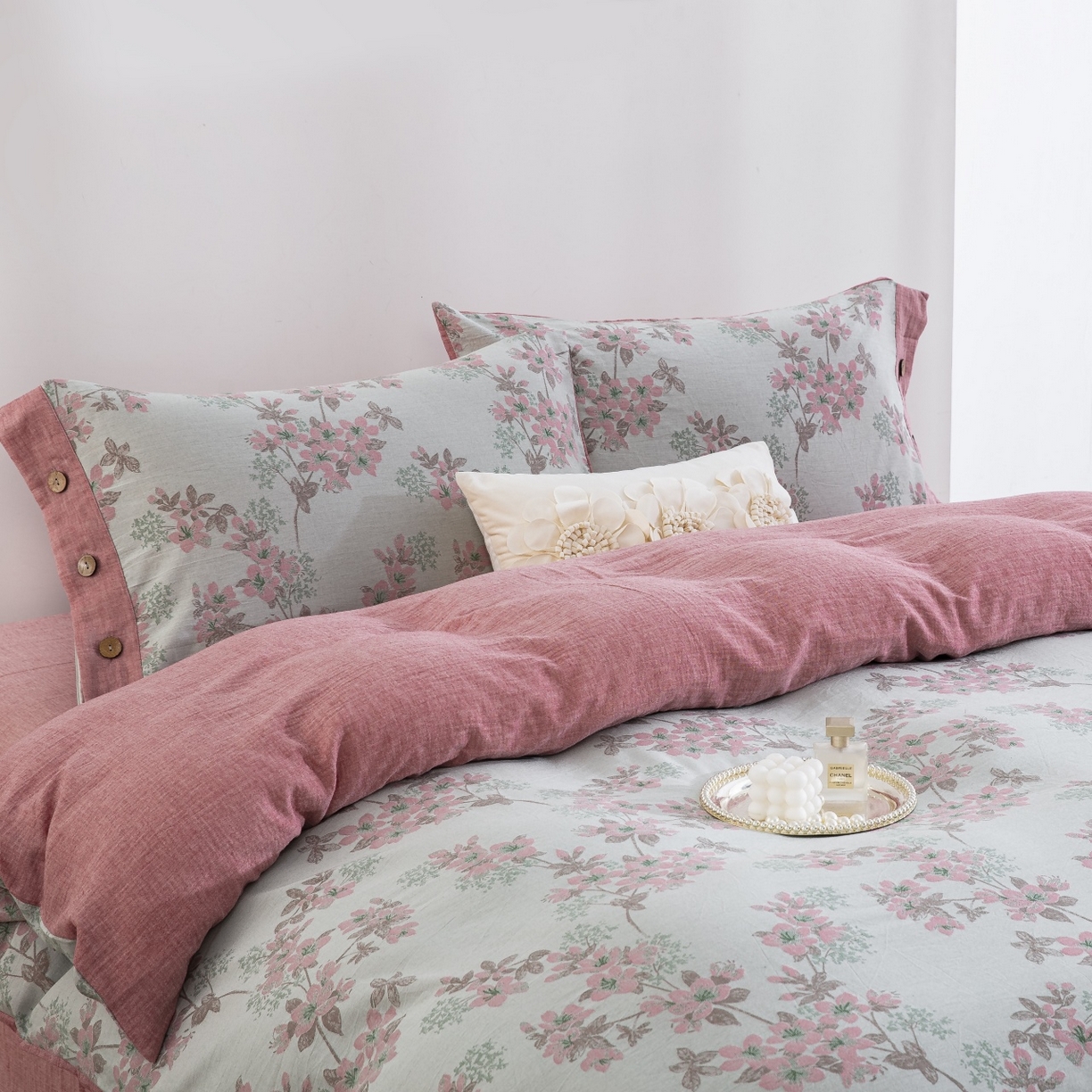 91家纺网 家纺一手货源 找家纺 双层纱家居 2025新款临江仙-粉全棉纯棉色织提花纽扣款四件套 临江仙-蓝