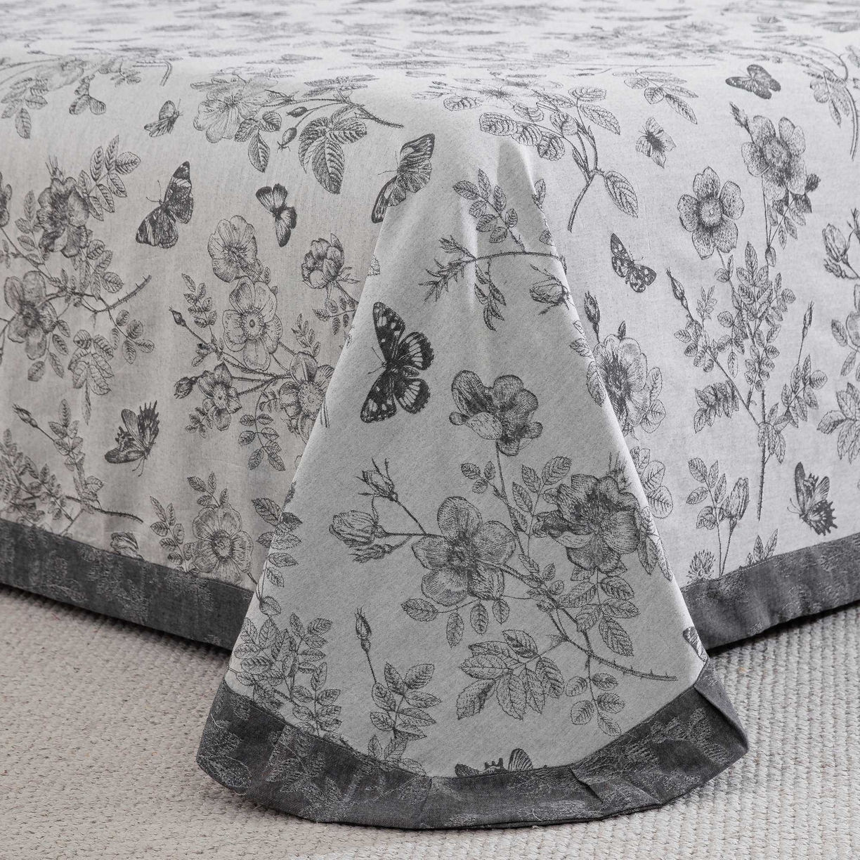 91家纺网 家纺一手货源 找家纺 （总）双层纱家居 2025新款全棉纯棉色织提花纽扣款四件套-羽花蝶