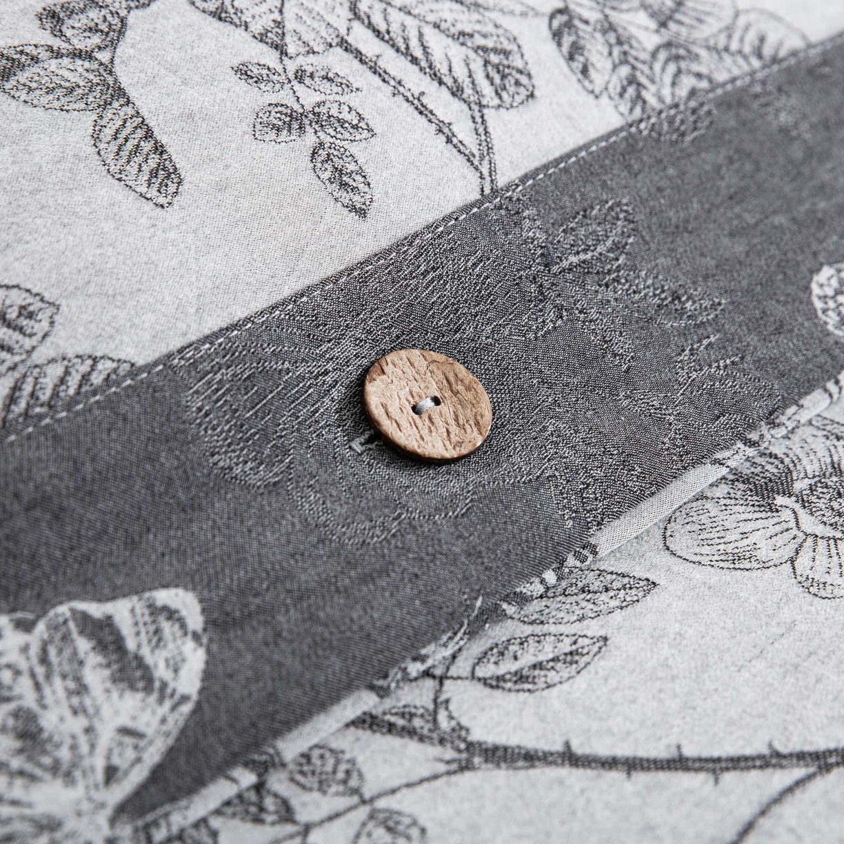 91家纺网 家纺一手货源 找家纺 （总）双层纱家居 2025新款全棉纯棉色织提花纽扣款四件套-羽花蝶