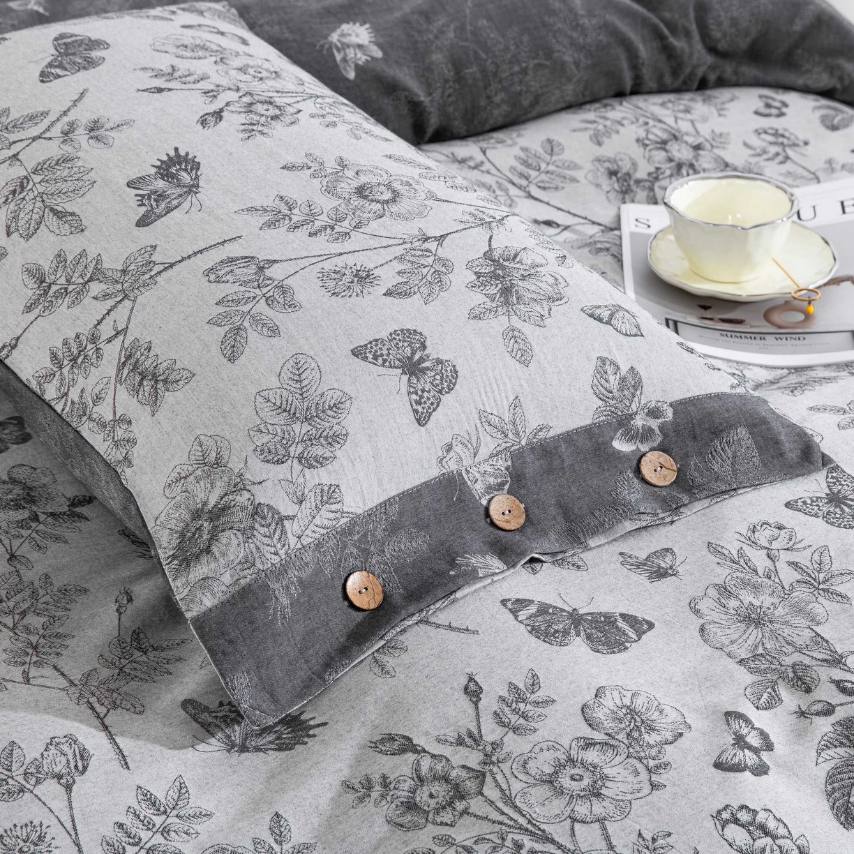 91家纺网 家纺一手货源 找家纺 （总）双层纱家居 2025新款全棉纯棉色织提花纽扣款四件套-羽花蝶