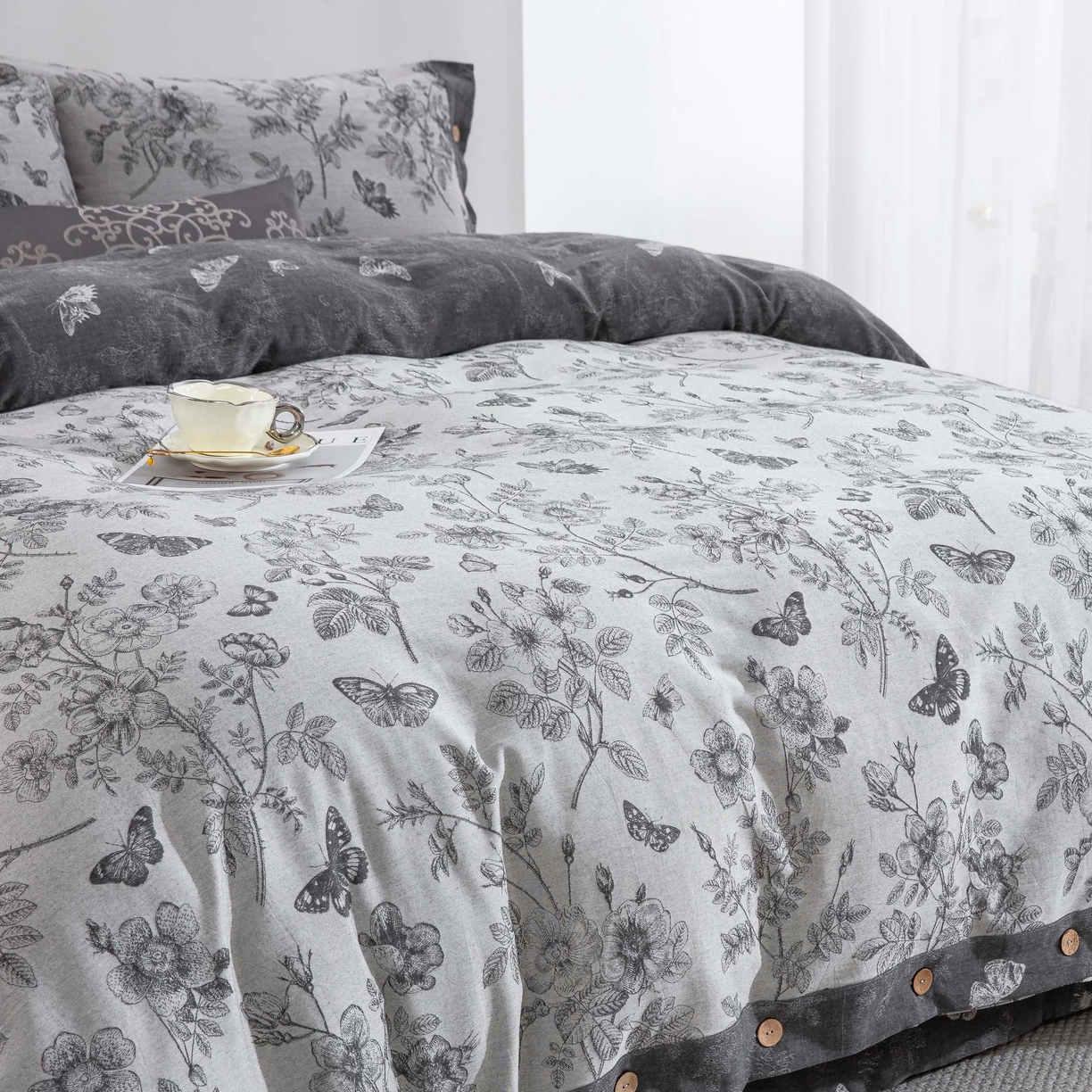 91家纺网 家纺一手货源 找家纺 （总）双层纱家居 2025新款全棉纯棉色织提花纽扣款四件套-羽花蝶