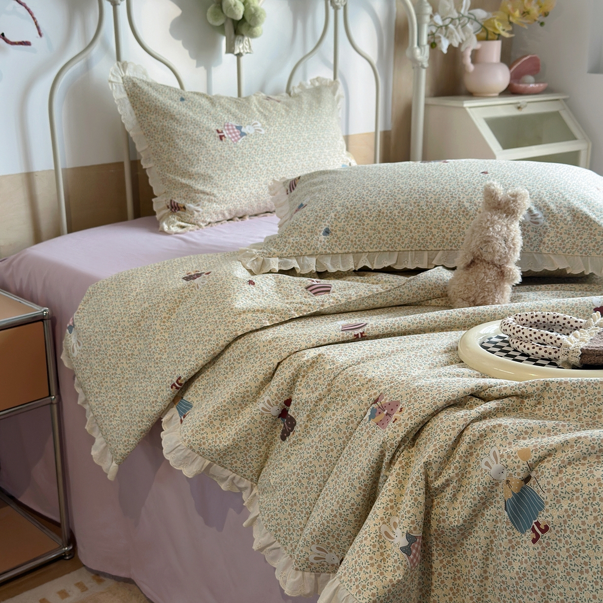 91家纺网 家纺一手货源 找家纺 绫韵家纺 2026新品夏季韩式浪漫小花边空调被夏被薄被子套件系列 百丽兔