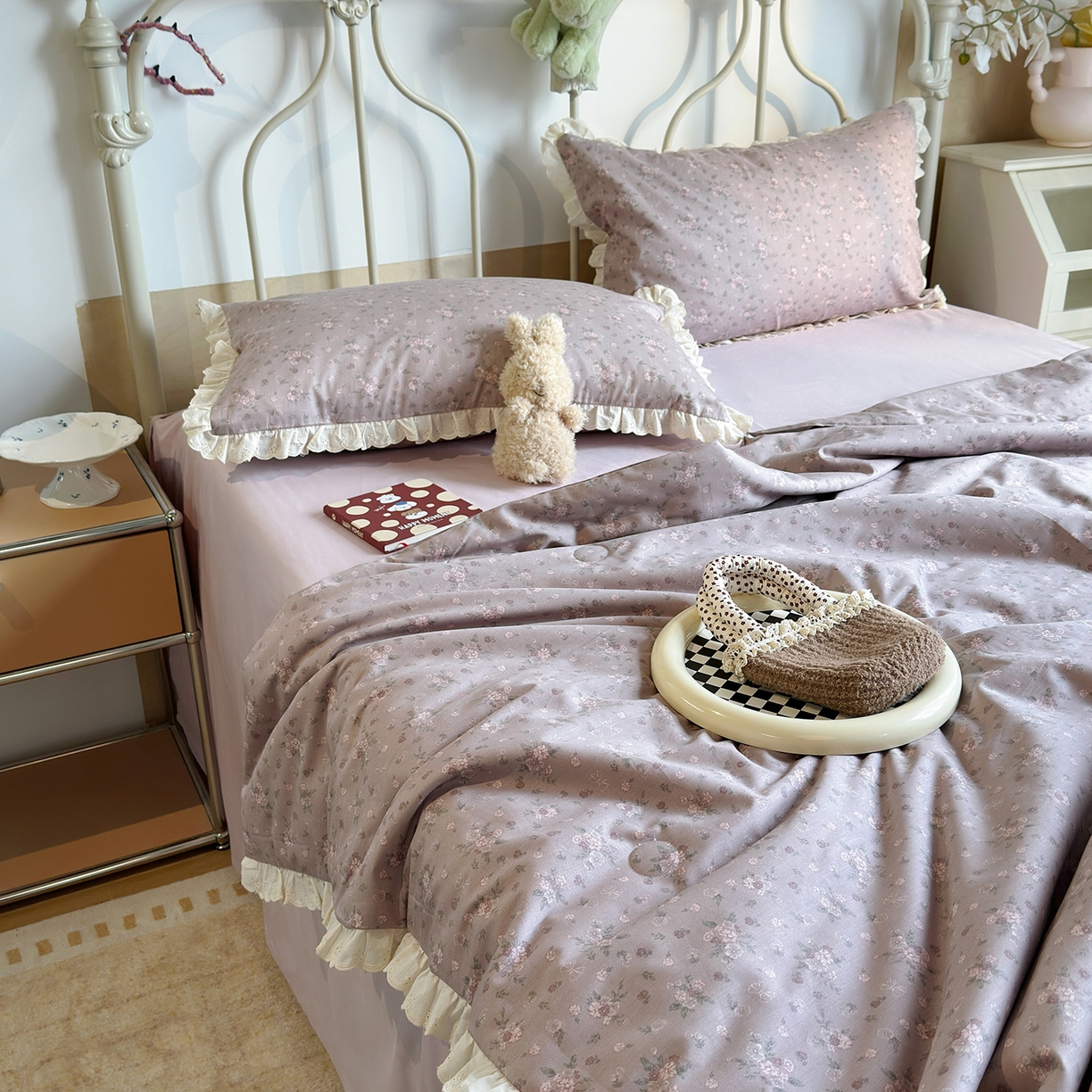 91家纺网 家纺一手货源 找家纺 绫韵家纺 2026新品夏季韩式浪漫小花边空调被夏被薄被子套件系列 紫洋兰