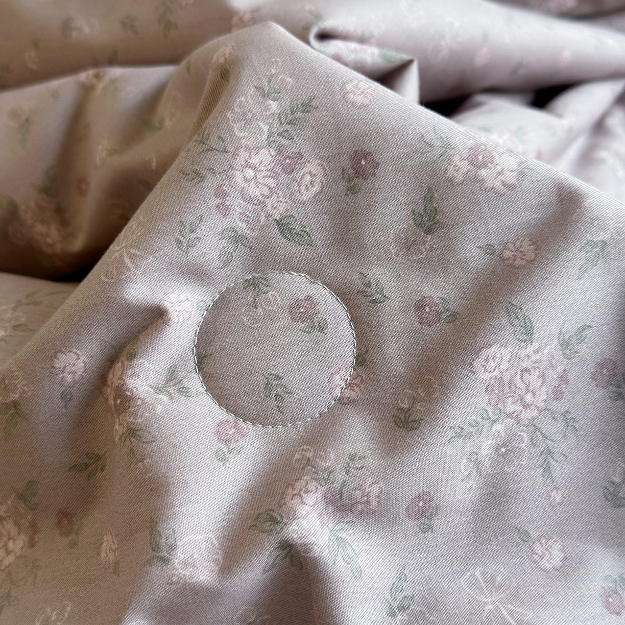 91家纺网 家纺一手货源 找家纺 绫韵家纺 2026新品夏季韩式浪漫小花边空调被夏被薄被子套件系列 紫洋兰