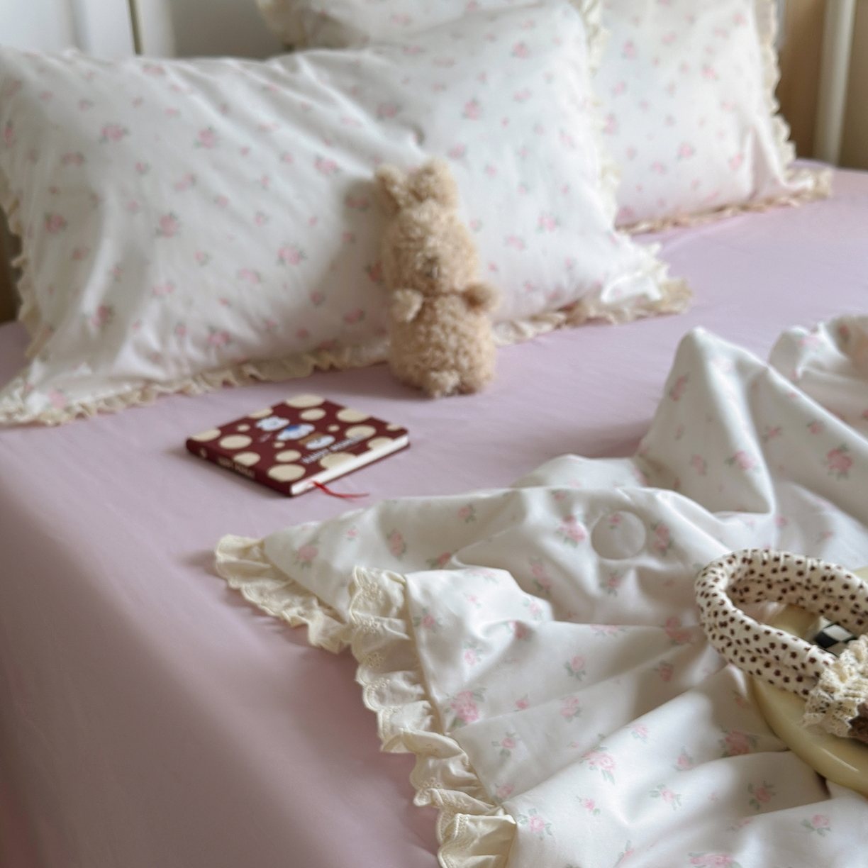 91家纺网 家纺一手货源 找家纺 绫韵家纺 2026新品夏季韩式浪漫小花边空调被夏被薄被子套件系列 艾米丽