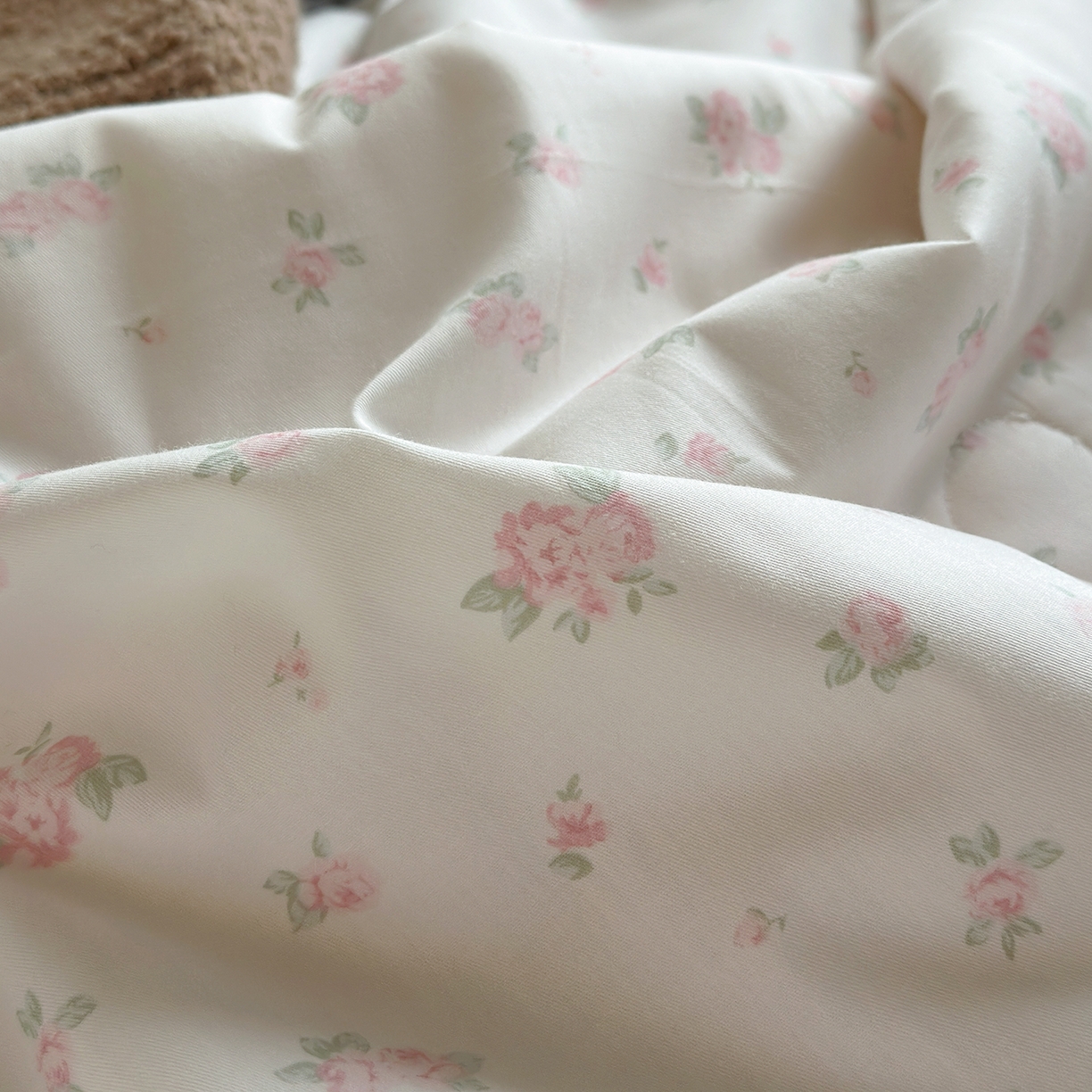 91家纺网 家纺一手货源 找家纺 绫韵家纺 2026新品夏季韩式浪漫小花边空调被夏被薄被子套件系列 艾米丽