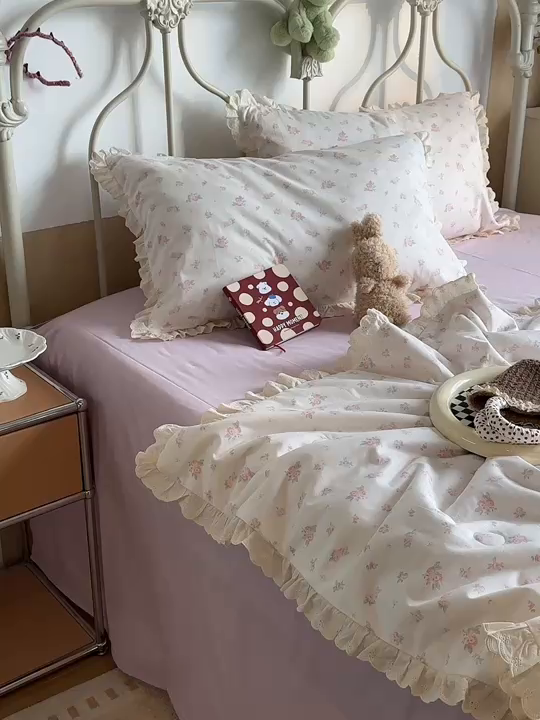 91家纺网 家纺一手货源 找家纺 绫韵家纺 2026新品夏季韩式浪漫小花边空调被夏被薄被子套件系列 艾米丽